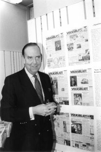 General Brooking bei einer Begegnung mit dem Spandauer Volksblatt